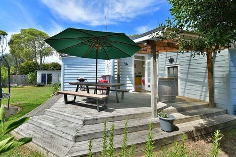 Photo of property in 114 Awaroa Road, Helensville, 0800