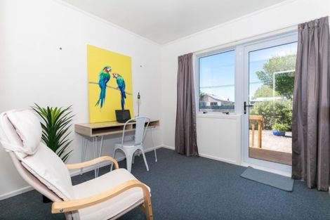 Photo of property in 2 Rhonda Avenue, Deanwell, Hamilton, 3206