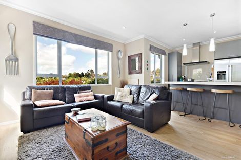 Photo of property in 41 Namsan Close, Fairview Heights, Auckland, 0632