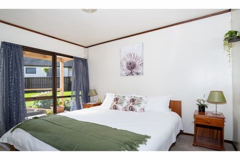 Photo of property in 18 Woodhouse Place, West Harbour, Auckland, 0618