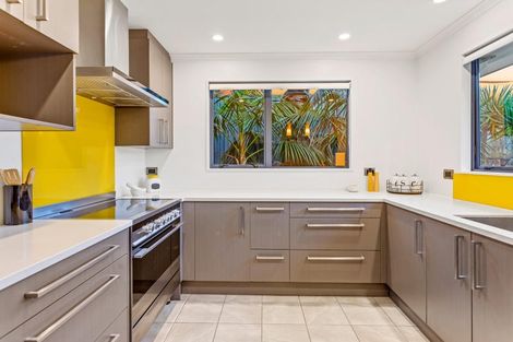 Photo of property in 21 Breenagh Place, Massey, Auckland, 0614