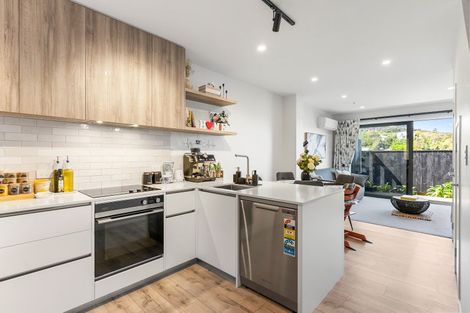 Photo of property in 14 Ara Toutouwai, Karori, Wellington, 6012