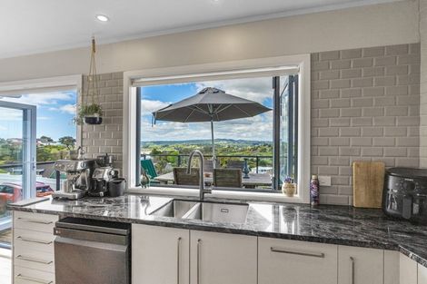 Photo of property in 137 Sandspit Road, Shelly Park, Auckland, 2014