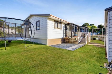 Photo of property in 6a Brixham Place, Merrilands, New Plymouth, 4312