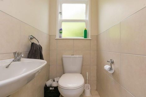 Photo of property in 2a West Road, Northland, Wellington, 6012