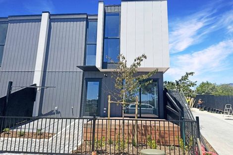 Photo of property in 8/79 Edmonton Road, Henderson, Auckland, 0612