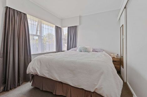 Photo of property in 50 Collins Road, Melville, Hamilton, 3206