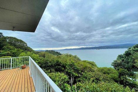 Photo of property in 18 Fortification Road, Karaka Bays, Wellington, 6022