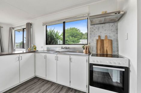 Photo of property in 33 Riversdale Drive, Merrilands, New Plymouth, 4312