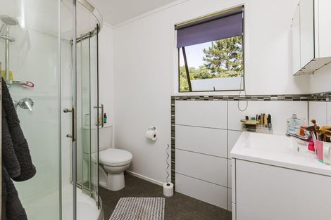 Photo of property in 4 Standish Place, Bayview, Auckland, 0629