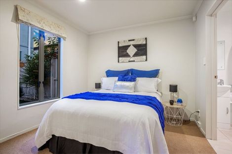 Photo of property in 37 Verdale Circle, Glen Eden, Auckland, 0602