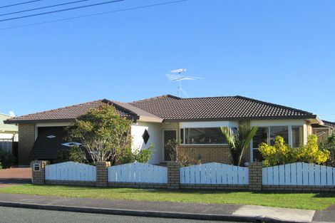 Photo of property in 38 Edward Avenue, Orewa, 0931