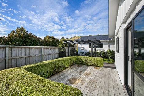 Photo of property in 11 Heta Road, Highlands Park, New Plymouth, 4312