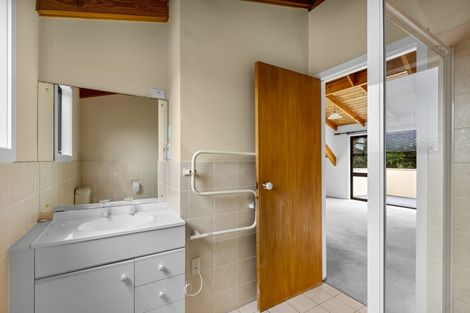 Photo of property in 117 Brick Bay Drive, Sandspit, Warkworth, 0982