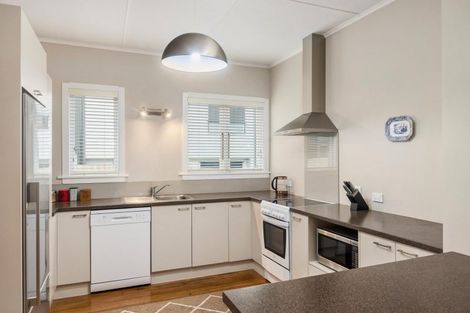 Photo of property in 24 Buscomb Avenue, Henderson, Auckland, 0610