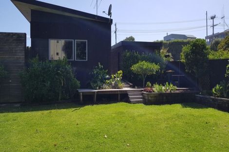 Photo of property in 2 Wairau Road, Oakura, 4314