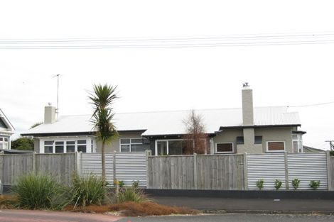 Photo of property in 12 Paynters Avenue, Strandon, New Plymouth, 4312