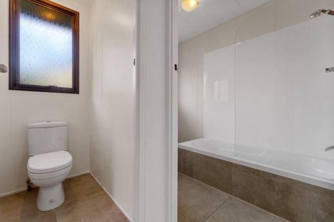 Photo of property in 28 Devonshire Road, Unsworth Heights, Auckland, 0632