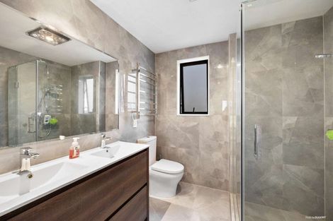 Photo of property in 21 Eastview Road, Glen Innes, Auckland, 1072