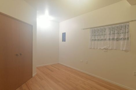 Photo of property in 32 Te Atatu Road, Te Atatu South, Auckland, 0610