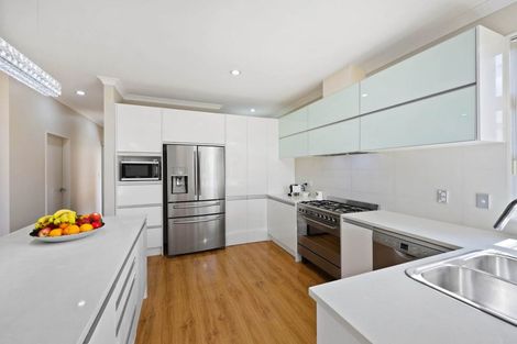 Photo of property in 111 Lake Panorama Drive, Henderson Valley, Auckland, 0612