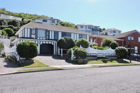 Photo of property in 12 Ordley Grove, Tawa, Wellington, 5028