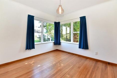 Photo of property in 12 Barker Rise, Northcross, Auckland, 0632