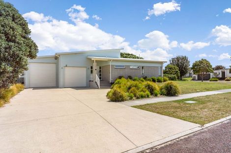 Photo of property in 1 Kennedy Park Drive, Pauanui, Hikuai, 3579
