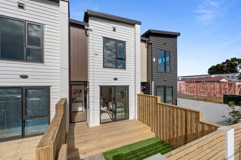 Photo of property in 17 Von Sturmer Street, Mangere East, Auckland, 2024