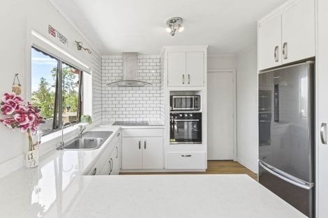 Photo of property in 1/170 Stapleford Crescent, Browns Bay, Auckland, 0630