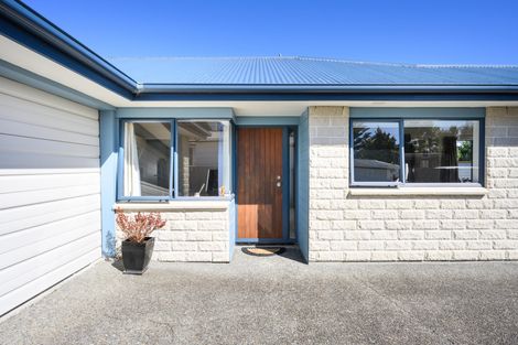 Photo of property in 32 Somerset Crescent, Highbury, Palmerston North, 4412