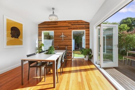 Photo of property in 72 The Parade, Island Bay, Wellington, 6023