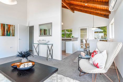 Photo of property in 2/38 Ravenwood Drive, Forrest Hill, Auckland, 0620