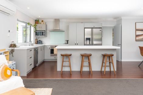 Photo of property in 15 Belize Grove, Grenada Village, Wellington, 6037