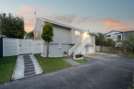 Photo of property in 2/134 Bradbury Road, Botany Downs, Auckland, 2010