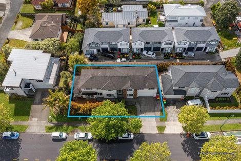 Photo of property in 1b Harrowglen Drive, Northcross, Auckland, 0632