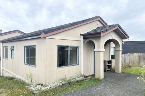 Photo of property in 18 Maidstone Place, Oteha, Auckland, 0632