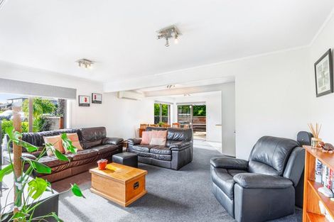 Photo of property in 9 Seagrove Road, West Harbour, Auckland, 0618
