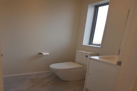 Photo of property in 812b East Coast Road, Oteha, Auckland, 0630