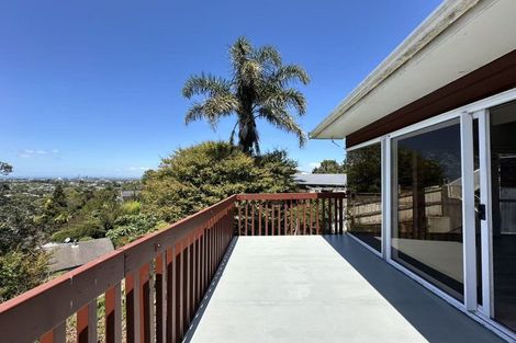 Photo of property in 635 Glenfield Road, Totara Vale, Auckland, 0629