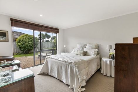 Photo of property in 15 Wroxton Place, Waiuku, 2123