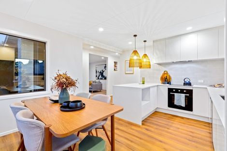 Photo of property in 11 Ranui Station Road, Ranui, Auckland, 0612