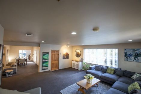 Photo of property in 98 Hill Road, The Gardens, Auckland, 2105