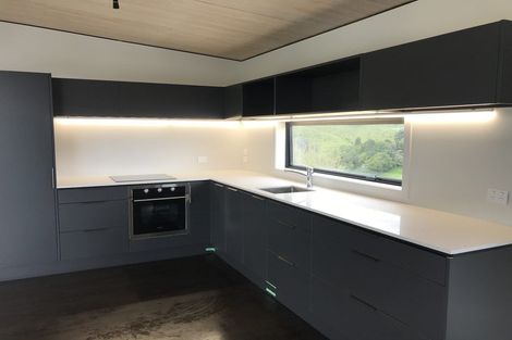 Photo of property in 106 Pioneer Road, Moturoa, New Plymouth, 4310