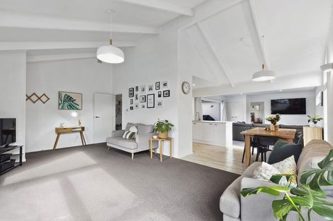 Photo of property in 70 Fyvie Avenue, Tawa, Wellington, 5028