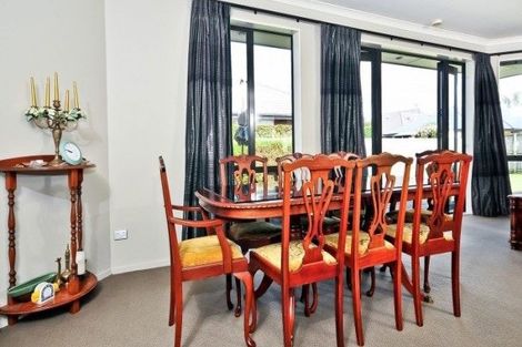 Photo of property in 44 Wiltshire Drive, Huntington, Hamilton, 3210