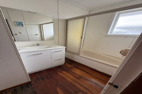 Photo of property in 26 Riverpark Crescent, Henderson, Auckland, 0610