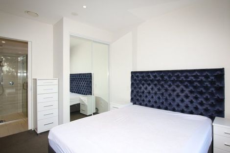 Photo of property in 6/585g Beach Road, Rothesay Bay, Auckland, 0630