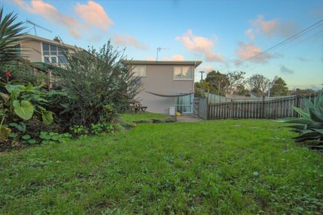 Photo of property in 2/70 Hogans Road, Glenfield, Auckland, 0629