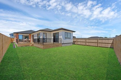 Photo of property in 27 Korowhiti Road, Clarks Beach, 2122